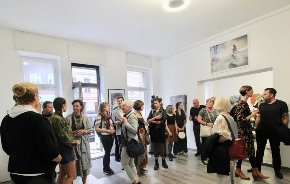 Original Kunst kaufen – Achtzig Kunstgalerie Berlin: Raum für zeitgenössische Kunst unter der alten Adresse Hagenauer Str. 7 in Berlin Mitte