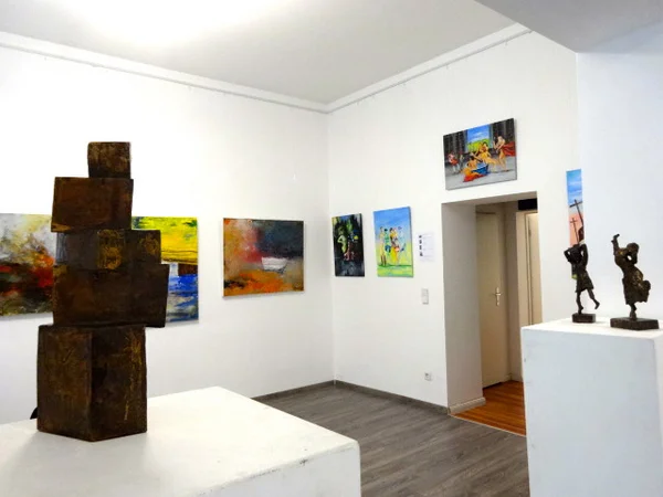 Gruppenausstellung 'Von der Flüchtigkeit des Glücks im Leben' - Achtzig Galerie 5