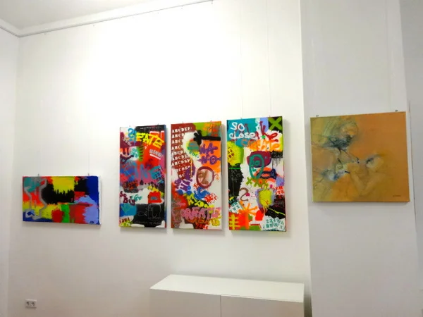 Gruppenausstellung 'Von der Flüchtigkeit des Glücks im Leben' - Achtzig Galerie 12