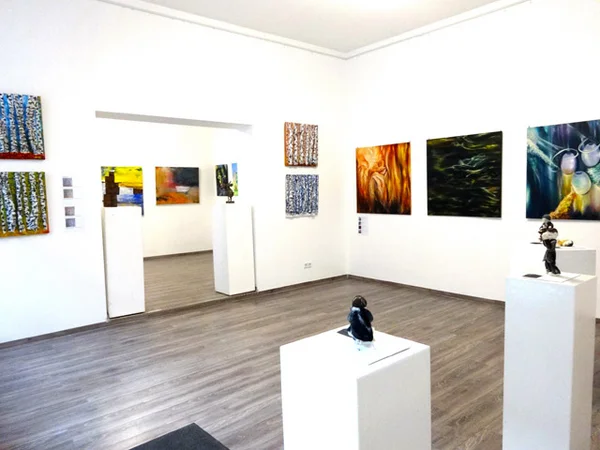 Gruppenausstellung 'Von der Flüchtigkeit des Glücks im Leben' - Achtzig Galerie 16
