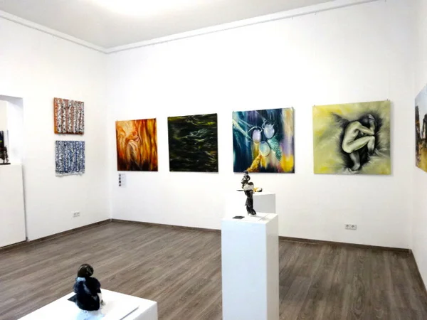 Gruppenausstellung 'Von der Flüchtigkeit des Glücks im Leben' - Achtzig Galerie 3