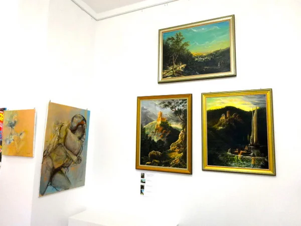 Gruppenausstellung 'Von der Flüchtigkeit des Glücks im Leben' - Achtzig Galerie 13
