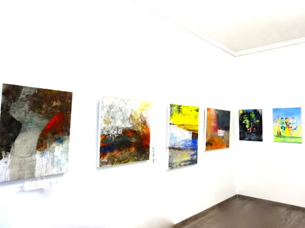 Gruppenausstellung 'Von der Flüchtigkeit des Glücks im Leben' - Achtzig Galerie 7